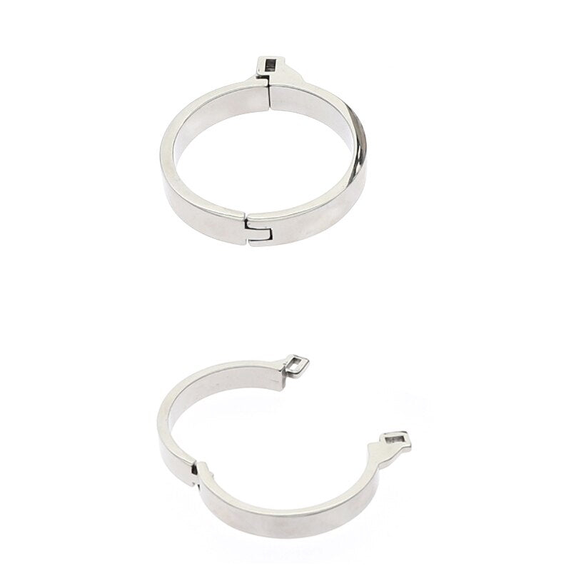 Achieve ultimate discretion with this stylish dick cage tiny. Its cobra design fits comfortably beneath clothes, offering easy fitting for all-day wear. Secure, silver, and sounding!
